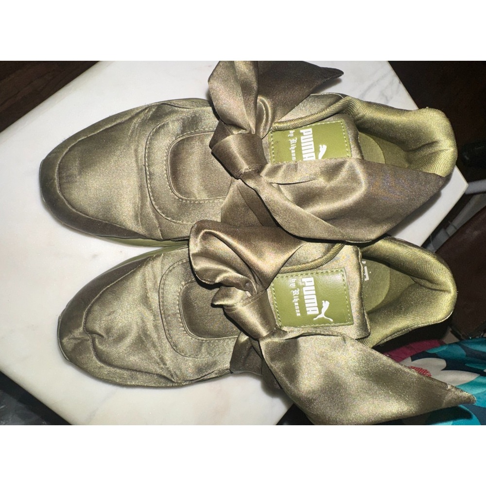 Puma x Fenty by Rihanna Bow Sneakers in olive green nwot size 6.5